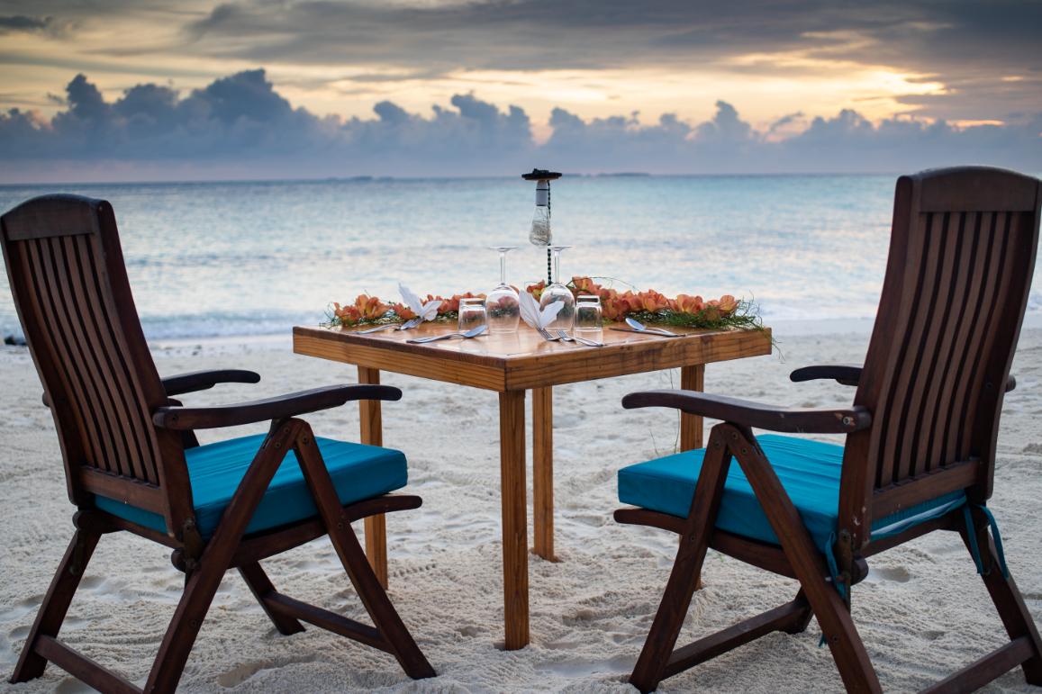 luxury Maldives infinity pool overlooking ocean
