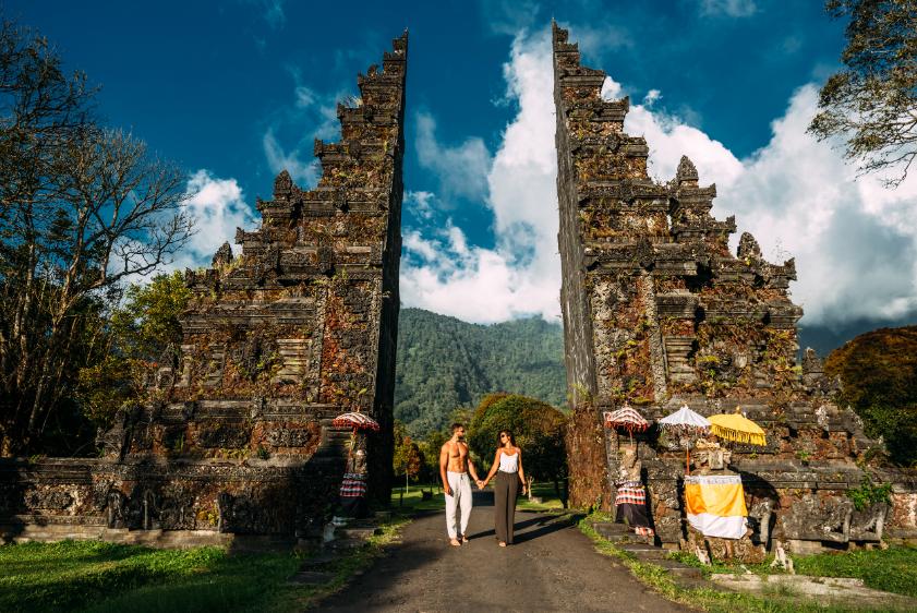 couple enjoying adventure travel experience in Bali